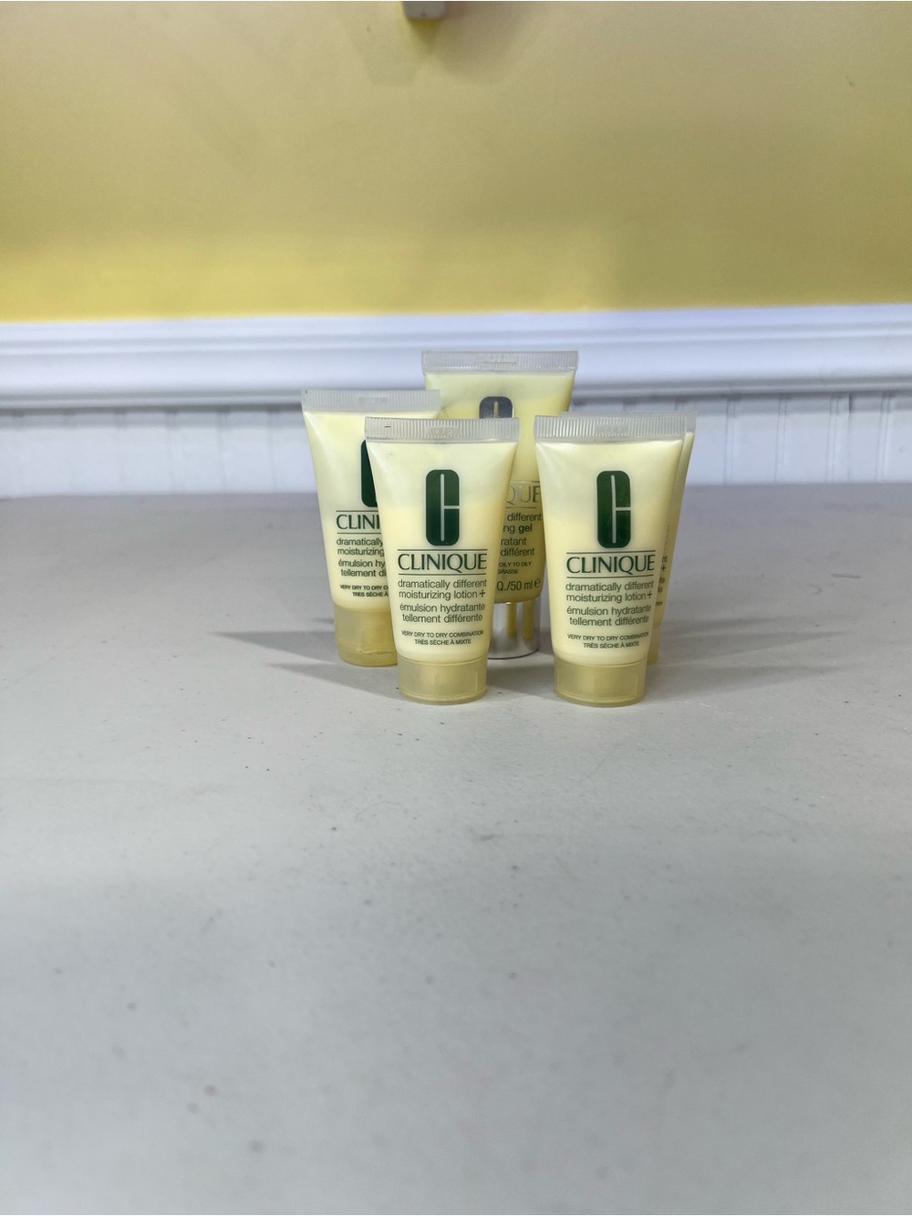Clinique dramatically, different Lotion Travel Tubes - Set of 5 - Picture 3 of 5
